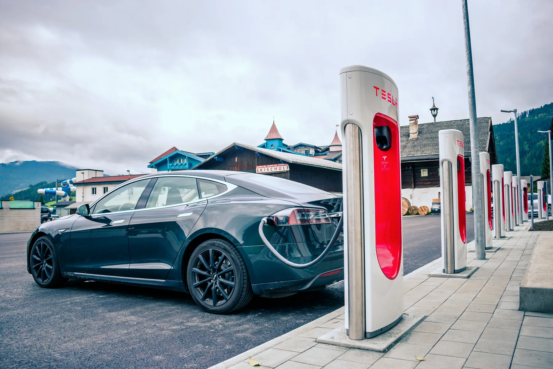 Tesla Supercharger i de østrigske alper
